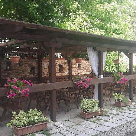 Семеен Хотел-Ресторант Маламовата Къща Goţe Delcev Exterior foto