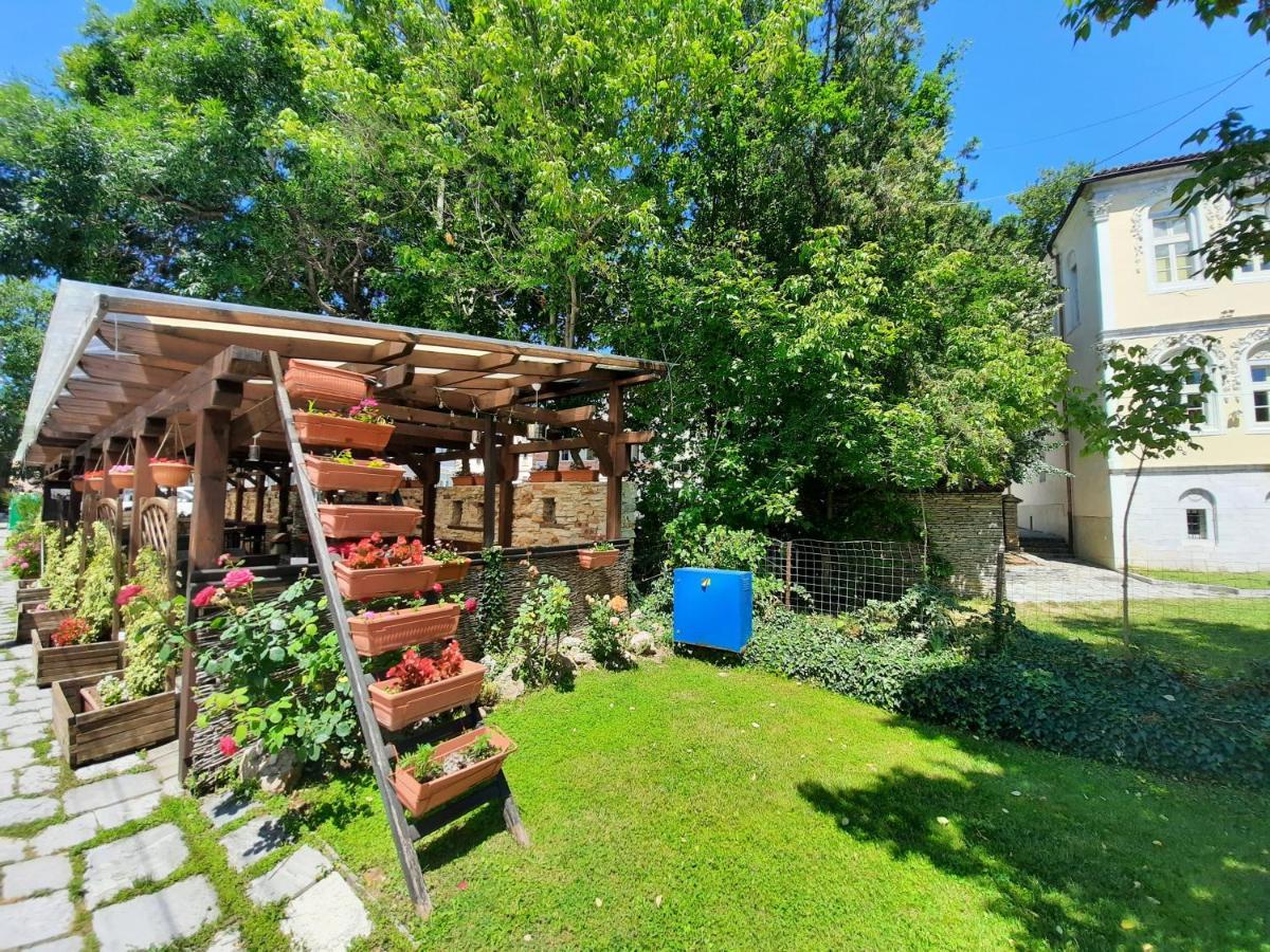 Семеен Хотел-Ресторант Маламовата Къща Goţe Delcev Exterior foto