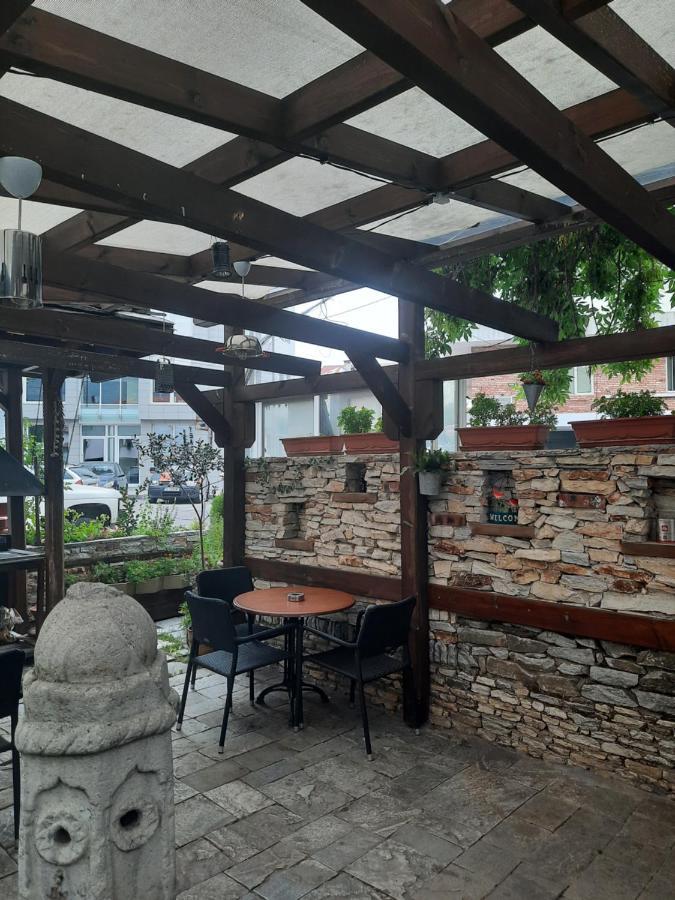 Семеен Хотел-Ресторант Маламовата Къща Goţe Delcev Exterior foto