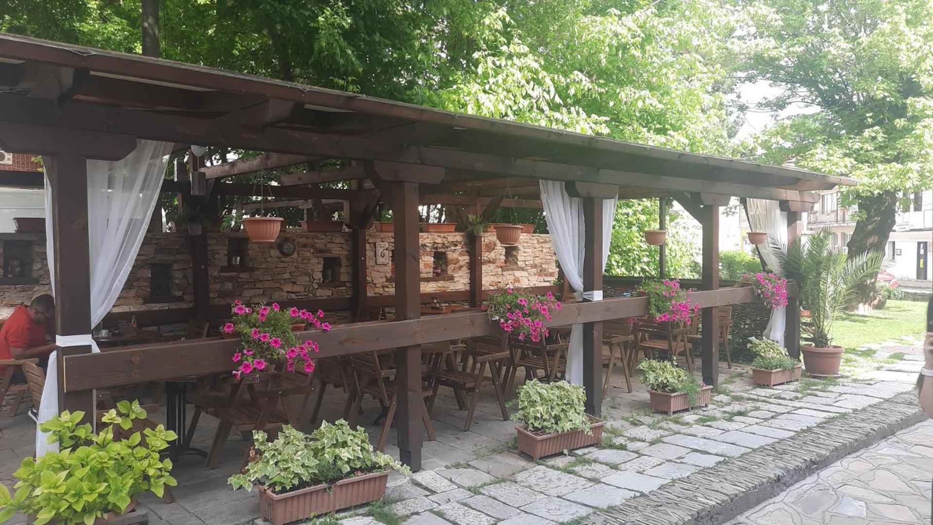 Семеен Хотел-Ресторант Маламовата Къща Goţe Delcev Exterior foto